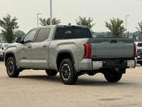 Tow Hitch,Turbocharged,Four Wheel Drive,Automatic Headlights,Privacy Glass,Power Door Locks,Intermit... (image 5)