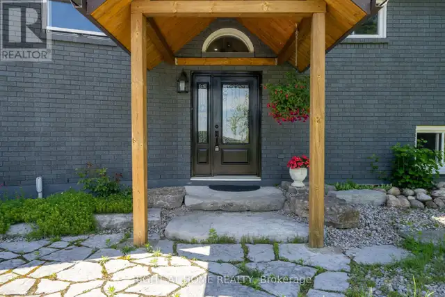 560 CONCESSION ROAD 15 W Tiny, Ontario in Houses for Sale in Barrie - Image 5