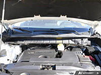 This 2022 Nissan Pathfinder SL AWD is ready for adventure. Boasting a spacious three-row seating con... (image 8)
