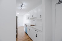 Amenities: Fitness Centre • Library • Quiet Building • Social Room Suite & Building: Bachelor, one-b... (image 4)