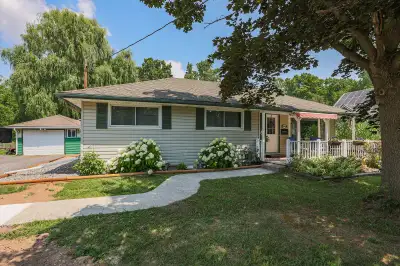 FOR SALE - COUNTRY CHARM JUST MINUTES TO TOWN ... Tucked away on a quiet street in Fort Erie, 1954 G...