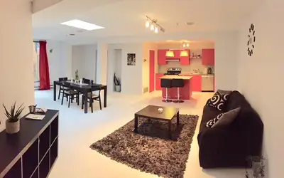 Métro Laurier, Mile-End  grand loft très lumineux OCTOBRE