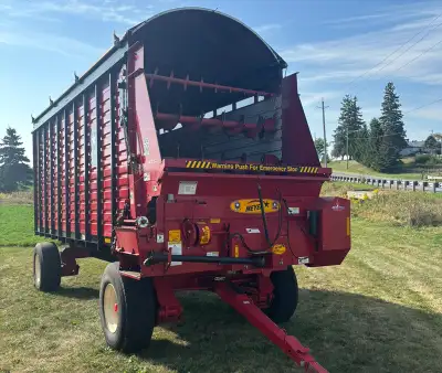 2016 MEYER RT 620 FORAGE BOX STOCK #MC22214 20 FOOT 6 INCH FLOOR LENGTH 1174 CUBIC FOOT CAPACITY WIT...