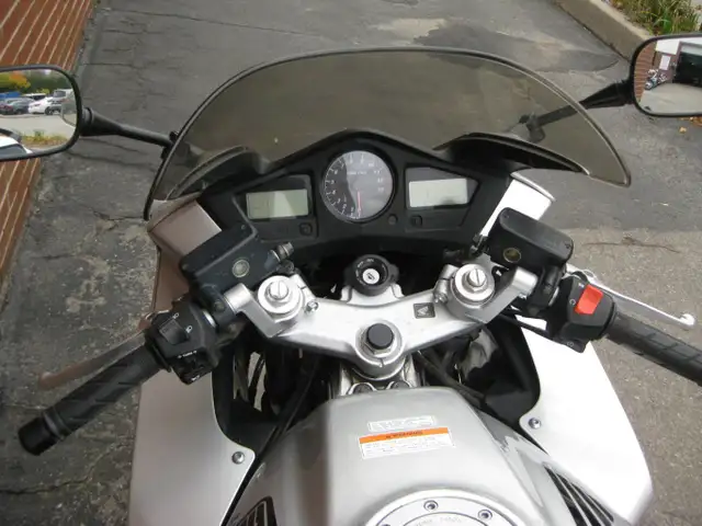 2002 HONDA VFR 800 in Street, Cruisers & Choppers in City of Toronto - Image 10