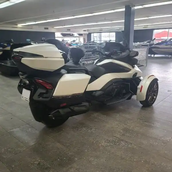 2025 CAN-AM Spyder RT Sea-to-Sky SE6 in Sport Touring in Lanaudière - Image 9