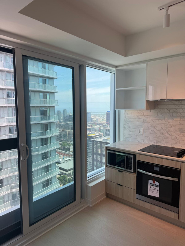 Studio at Dundas and Yonge Street in Long Term Rentals in Kitchener / Waterloo