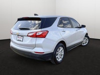 This Chevrolet Equinox has a dependable Turbocharged Gas I4 1.5L/92 engine powering this Automatic t... (image 5)