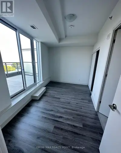 Sunny, South Facing, Lake Views & Great Location. An Amazing & Beautiful Brand New 2Bed/1 Bath (Wash...