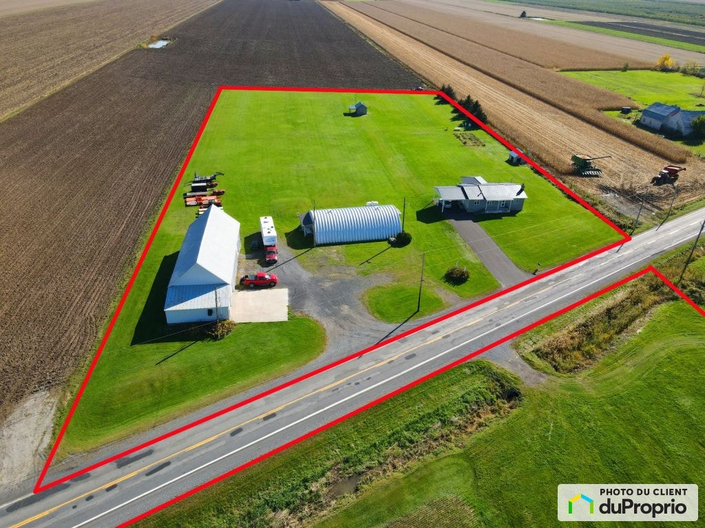 $1,299,000 - Acreage / Hobby Farm / Ranch for sale in St-Damase — photo 1