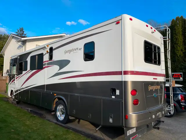 2007 (Motor Home 32’) Forest River Georgetown XL in RVs & Motorhomes in Abbotsford - Image 2