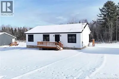 Stunning new construction in the family friendly community of Fredericton Junction, located 25 mins...