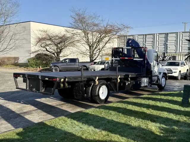 2015 Hino 358 22 Foot Dump Flatdeck with Amco Veba Crane and Air in Heavy Trucks in Regina - Image 14