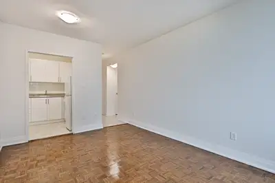JR-1 Bed Unit - 70 Cambridge About Rosedale East - 50 & 70 Cambridge Avenue The Rosedale East buildi...