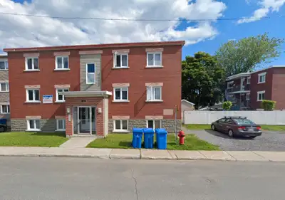 418-655-8281 Au 433 rue Chabot, appartement #3 à Vanier, très beau 5 1/2 rénové. Situé 1er étage d'u...