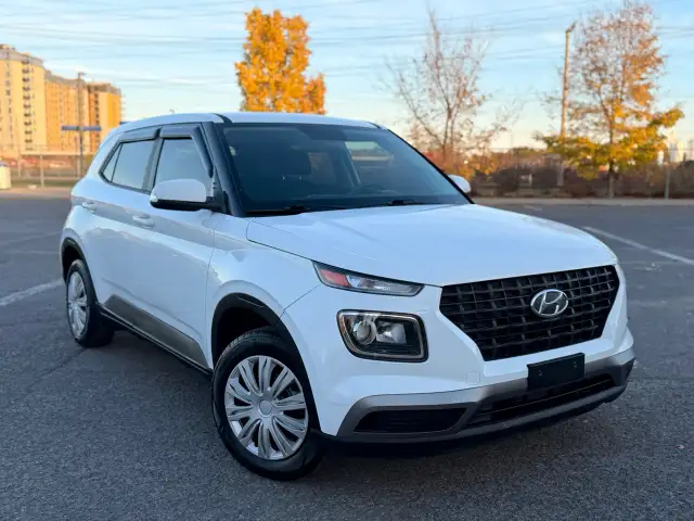 2020 Hyundai Venue, Automatic, 109,000 km, Display, Backup Camera!