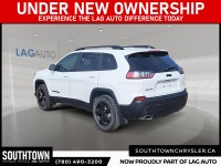 2021 Jeep Cherokee Altitude Experience the Jeep Cherokee Altitude with only 193555 km on the odomete... (image 3)