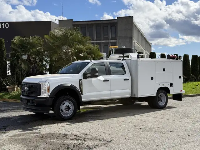 2024 Ford F-550 Crew Cab 4x4 Service Truck with Welder and Compr in Heavy Trucks in City of Montréal - Image 6