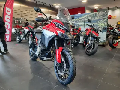 The 2025 Ducati Multistrada V4 Pikes Peak blends sportbike performance with adventure-bike versatili...