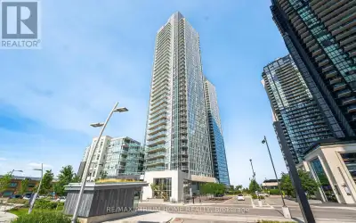 Unit With Open Views Featuring 1 Parking And 1 Locker With A Functional Open Layout. 9 Ft Ceilings A...