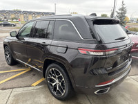 AMVIC Licensed Dealer The 2023 Jeep Grand Cherokee Summit Reserve is finished in striking Ember Pear... (image 5)