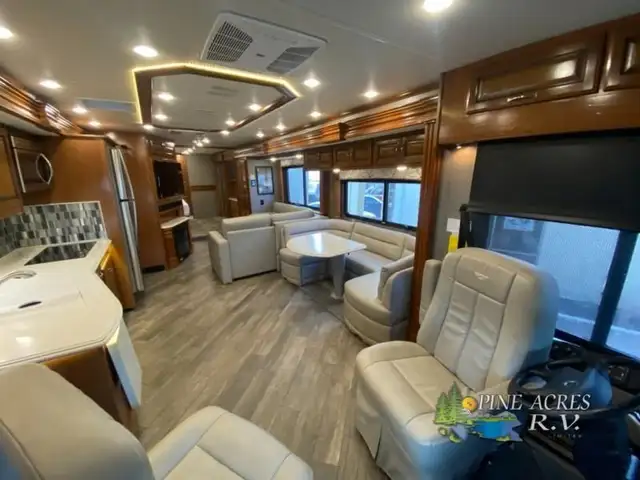 2018 Fleetwood RV Discovery 38K only 14,584 Miles in RVs & Motorhomes in Moncton - Image 11