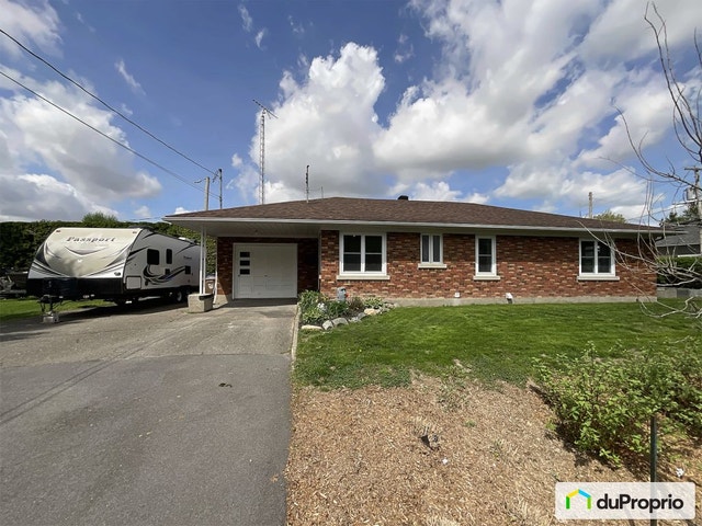 $549,995 - Bungalow for sale in St-Cesaire — photo 1