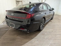 Meet the 2020 Hyundai Sonata 1.6T Luxury, a black-front-wheel-drive marvel that promises dynamic han... (image 6)