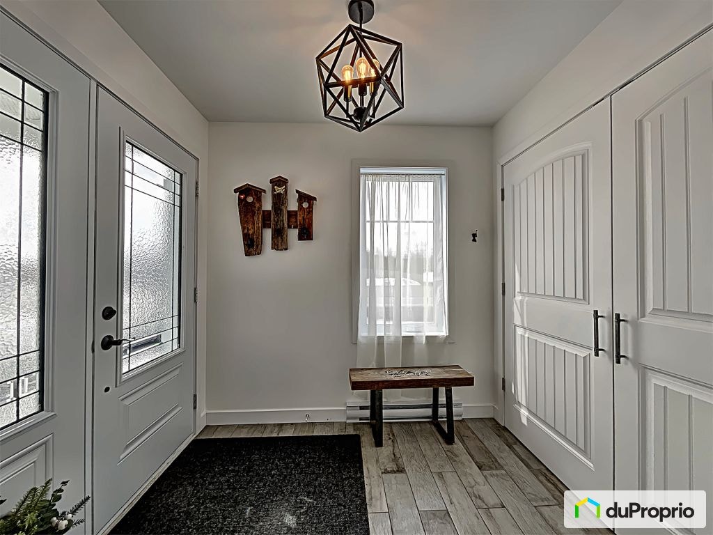 $574,900 - Bungalow for sale in Valcourt — photo 3