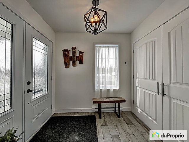 $574,900 - Bungalow for sale in Valcourt — photo 3