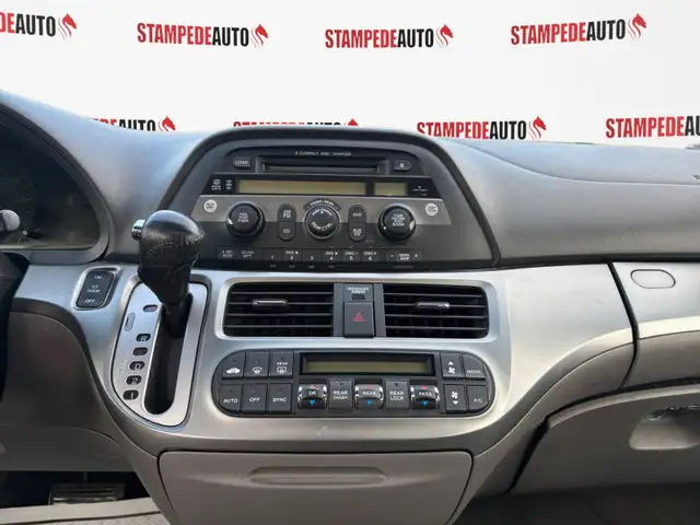 2010 Honda Odyssey EX-L | LEATHER | SUNROOF | 7 PASSENGER | POWE in Cars & Trucks in Calgary - Image 16