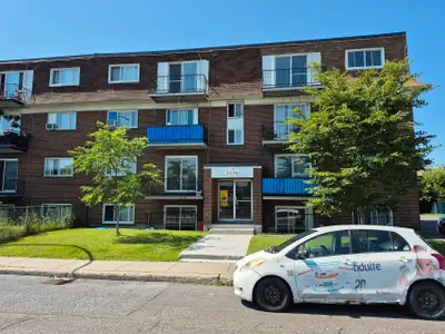 Grand 4 1/2 rénové Près de tous les services! 2250 Daniel, Longueuil 1 195 $/mois Caractéristique :...