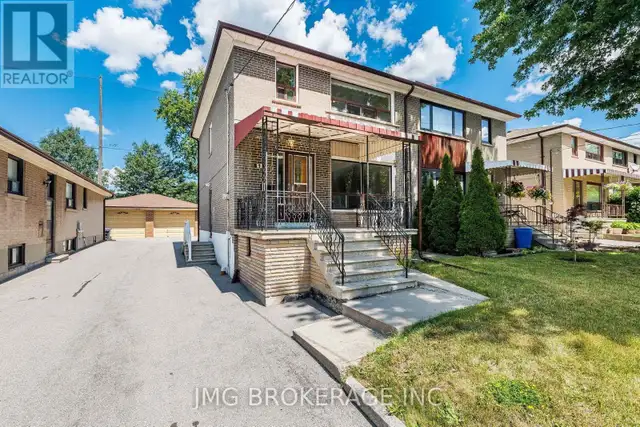 53 Foxrun Avenue Toronto (Downsview-Roding-Cfb), Ontario, photo 2 of 4
