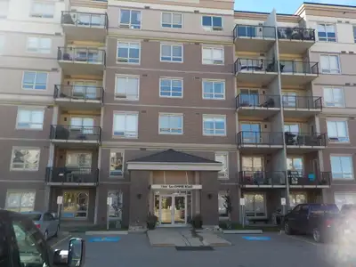 Located in The Peaks in Eagle Ridge is this cozy 1 bedroom 1 bathroom unfurnished 6th floor suite. F...