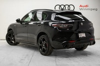 Local trade with only 3,948 KM!!! This Alfa Romeo Stelvio delivers a Intercooled Turbo Premium Unlea... (image 5)