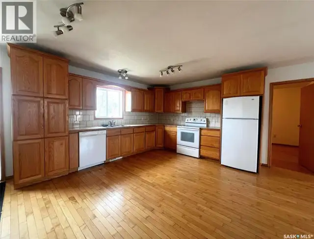 349 10th AVENUE NW Swift Current, Saskatchewan in Houses for Sale in Swift Current - Image 9