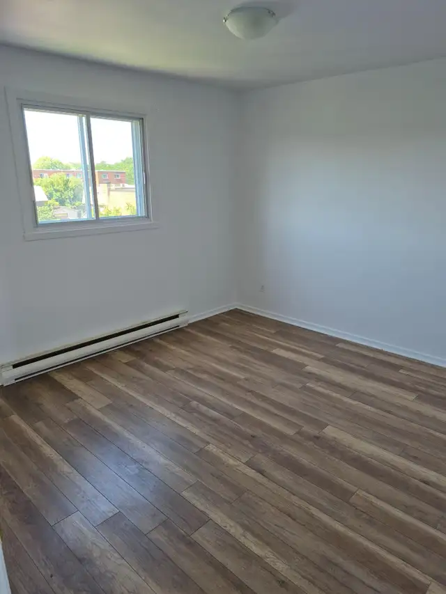 Vieux-Longueuil Grand 5 1/2 - Rénové -Calme! in Long Term Rentals in Longueuil / South Shore - Image 7