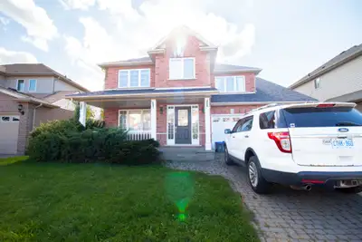 ROOMS FOR RENT!! You don't pay for hydro, water, gas, or internet! This gorgeous house offers 4 tota...