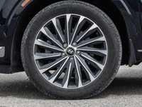 *Certified, Leather Seats!* With its impressive features list, awesome SUV capability, and luxury in... (image 3)