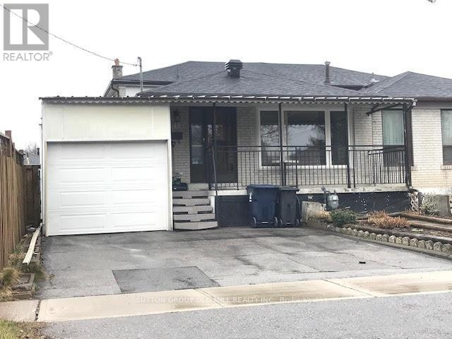 31 DEMARIS AVE Toronto, Ontario in Houses for Sale in Markham / York Region - Image 2