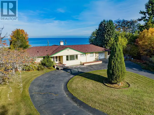 441 Memorial Ave Qualicum Beach, British Columbia in Houses for Sale in Parksville / Qualicum Beach - Image 15