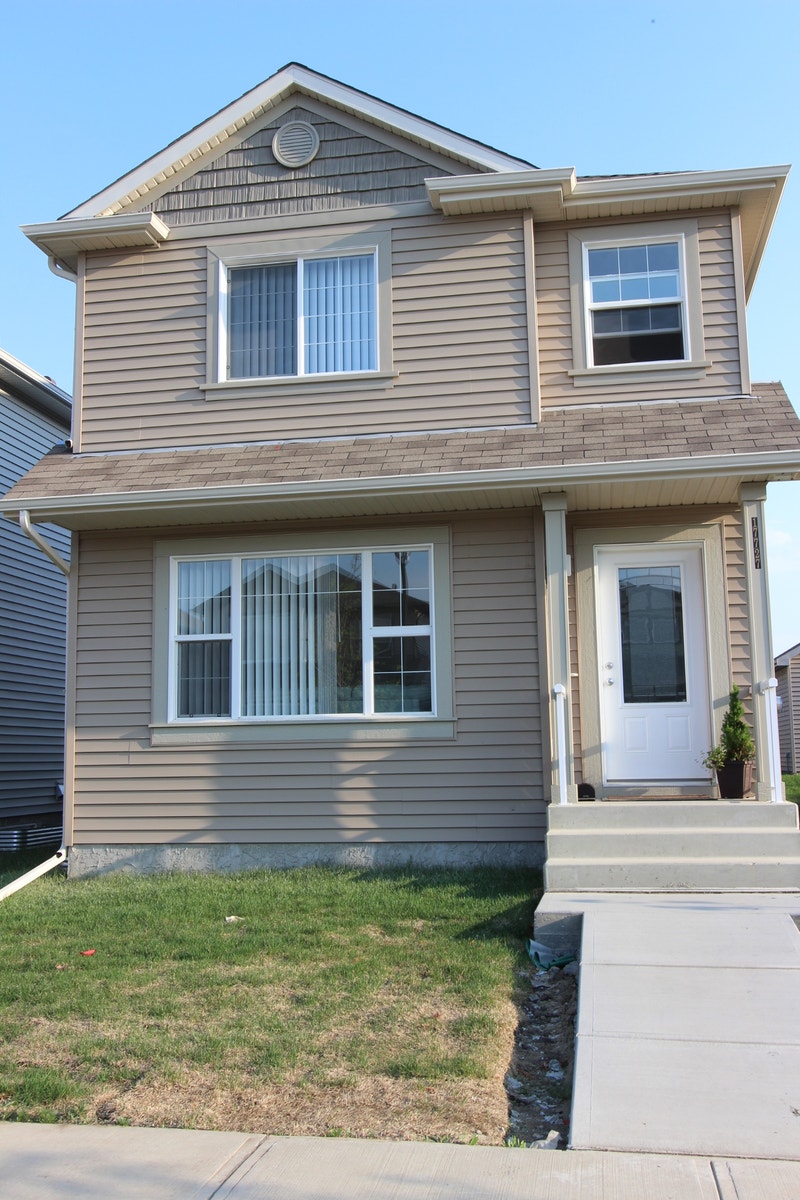 single house with double garage detached in Windermere Long Term Rentals Edmonton Kijiji