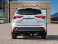 This 2025 Toyota Highlander is thoughtfully designed to make you get the most out of your day. This... (image 5)