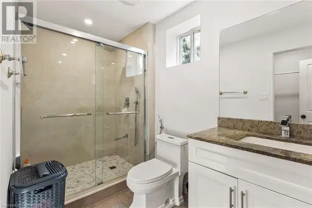 1230 WOOD Place Oakville, Ontario in Houses for Sale in Oakville / Halton Region - Image 34