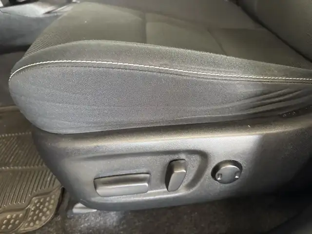 2018 Toyota RAV4 AWD XLE in Cars & Trucks in Longueuil / South Shore - Image 19