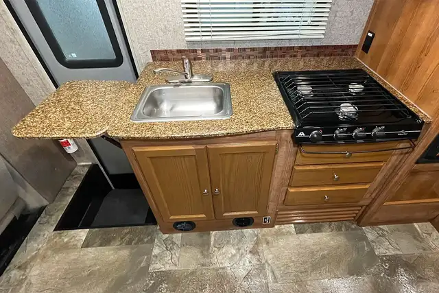 2018 Coachmen Leprechaun 220QB – Pre-Owned Class C Motorhome. in RVs & Motorhomes in Red Deer - Image 29