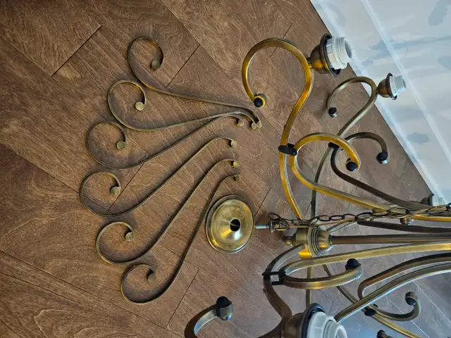 Chandelier - Lustre - Laiton in Indoor Lighting & Fans in City of Montréal - Image 4