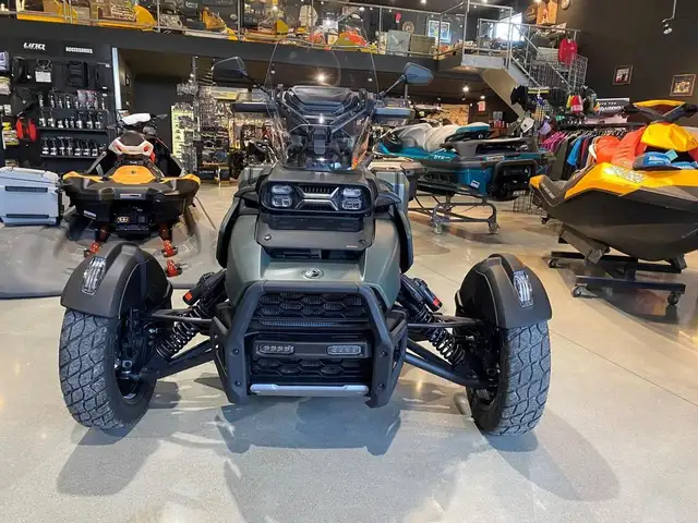 2025 Can-Am Canyon Redrock Edition in Street, Cruisers & Choppers in Kitchener / Waterloo - Image 4