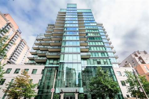 77 Charles St W in Condos for Sale in City of Toronto - Image 3