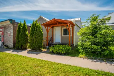 Discover this fully renovated 2-bed, 1-bath home in charming Kaslo, BC. Perfectly blending commercia...