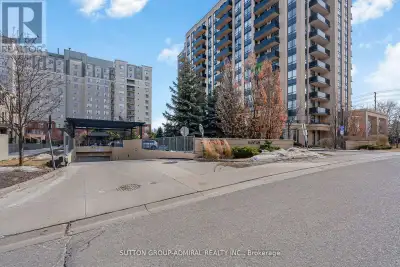 Bright & Spacious Luxury Condo with Stunning North Views Located in the prestigious Thornhill commun...